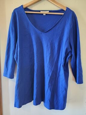 Sarah Spencer V-Neck 3/4 Sleeve Top in Royal Blue